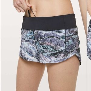 Lululemon Speed Up Short *2.5"
Springscape Multi / Obsidian